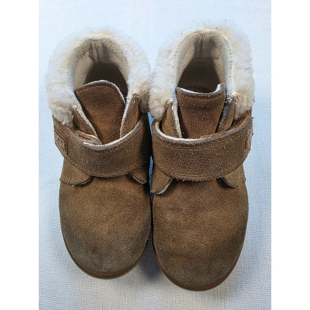 UGG Robbie Boot Toddler Kids Size 8 Chestnut Brown Suede Shearling granola kid